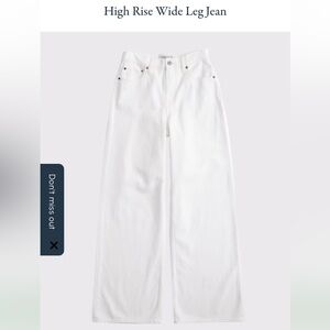Abercrombie & Fitch White High Rise Wide Leg Jean Size 26